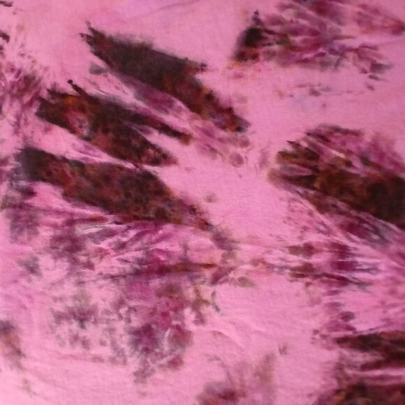 Purple on Purple - Tie Dyed V-neck cotton T-shirt - Picture 5 of 5